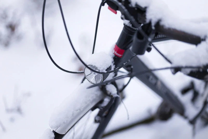 Lynxcle electric bike parked on a snowy city street, illustrating the importance of winter e-bike rust prevention and maintenance against road salt